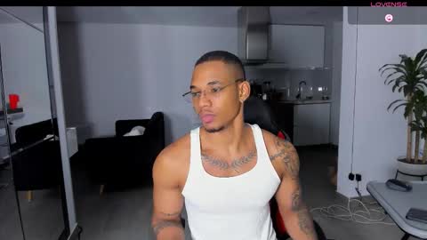 Snapshot of troywesly_ chatting on September 26, 1:31 am Troy wesly online show from September 26, 1:31 am