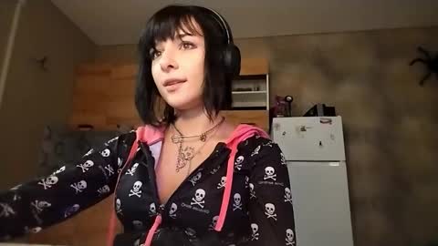 Snapshot of trudymersereau chatting on January 9, 12:30 pm Poly online show from January 9, 12:30 pm