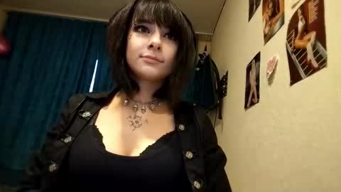 Snapshot of trudymersereau chatting on February 26, 3:00 pm Poly online show from February 26, 3:00 pm