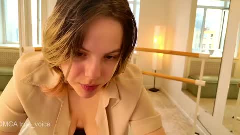 Snapshot of true_voice chatting on June 6, 12:32 pm Emma online show from June 6, 12:32 pm