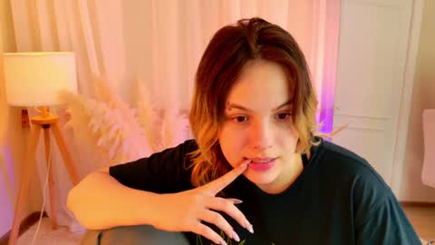Snapshot of true_voice chatting on July 1, 12:07 pm Emma online show from July 1, 12:07 pm