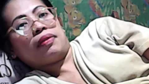 Snapshot of truefilipinabeauty chatting on October 11, 12:26 pm emily online show from October 11, 12:26 pm