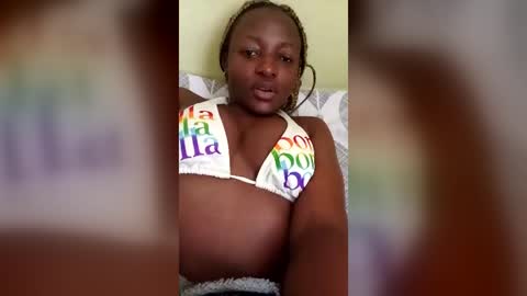 Snapshot of trysha_babe chatting on June 27, 10:20 am Pauline online show from June 27, 10:20 am