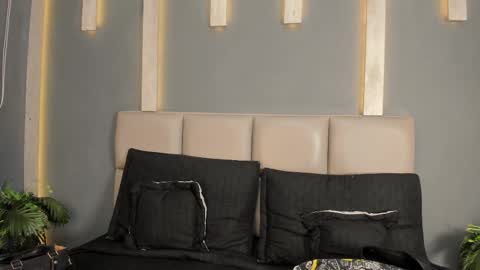  C H L O E online show from February 20, 7:47 pm