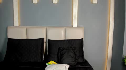  C H L O E online show from March 11, 7:31 pm