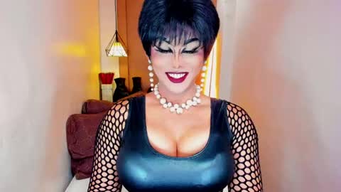 Nicoleeee online show from April 16, 9:39 pm