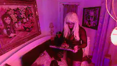 Snapshot of tsmilasdoee chatting on February 10, 3:46 am Sassy Star online show from February 10, 3:46 am