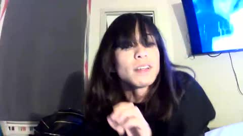 tsvickyyvee online show from May 12, 6:43 am