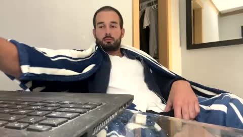 Snapshot of tuamante000 chatting on November 10, 4:17 pm Stimulation make me Cum in Public or in Pvt online show from November 10, 4:17 pm