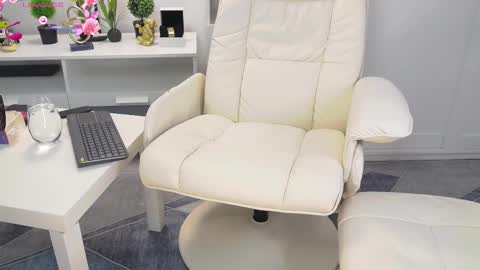 Snapshot of tunderflwer chatting on September 19, 5:20 am Anna online show from September 19, 5:20 am