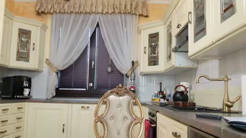 Snapshot of tunderose chatting on March 1, 7:51 am Tunde online show from March 1, 7:51 am