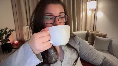 Snapshot of tutti_frutti_ chatting on July 9, 8:57 pm Ariana online show from July 9, 8:57 pm
