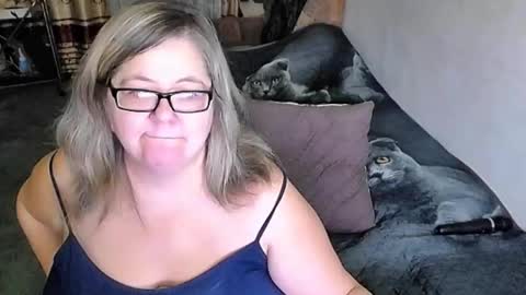 Lana online show from November 16, 7:30 pm