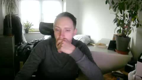 Tobi online show from December 16, 9:14 am