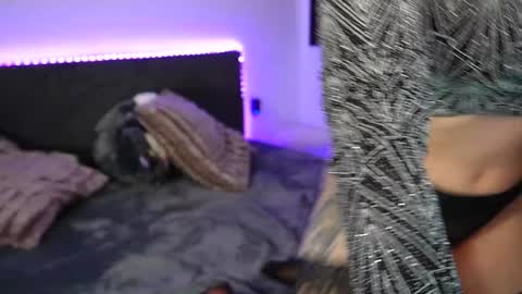 Snapshot of tweety_twist chatting on December 20, 9:28 pm MayCarrey online show from December 20, 9:28 pm