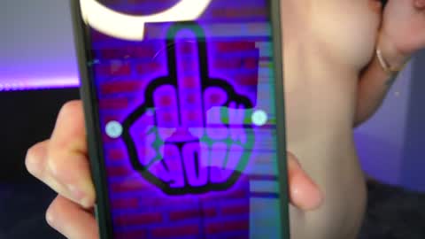 Snapshot of tweety_twist chatting on January 4, 12:37 am MayCarrey online show from January 4, 12:37 am