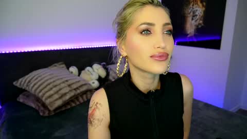 Snapshot of tweety_twist chatting on February 4, 8:59 pm MayCarrey online show from February 4, 8:59 pm