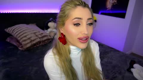 Snapshot of tweety_twist chatting on February 7, 1:04 am MayCarrey online show from February 7, 1:04 am