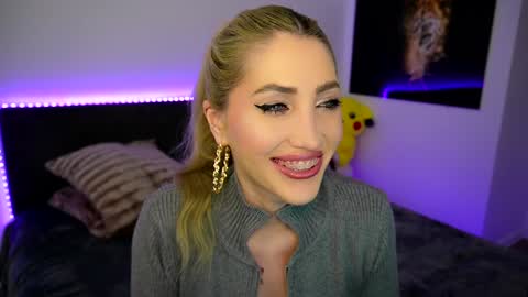 Snapshot of tweety_twist chatting on February 7, 10:41 pm MayCarrey online show from February 7, 10:41 pm