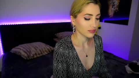 Snapshot of tweety_twist chatting on February 26, 1:11 am MayCarrey online show from February 26, 1:11 am