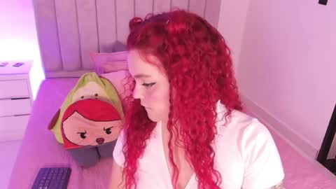 Snapshot of twiggy_sw chatting on June 5, 6:52 am Twiggy online show from June 5, 6:52 am