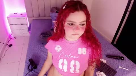 Snapshot of twiggy_sw chatting on July 9, 3:10 am Twiggy online show from July 9, 3:10 am