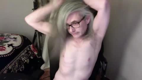 twigslet online show from April 15, 2:07 am