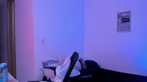 Snapshot of twilightmuses chatting on December 19, 10:28 pm Eve Lili online show from December 19, 10:28 pm