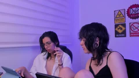 Snapshot of twilightmuses chatting on February 4, 10:04 pm Eve Lili online show from February 4, 10:04 pm