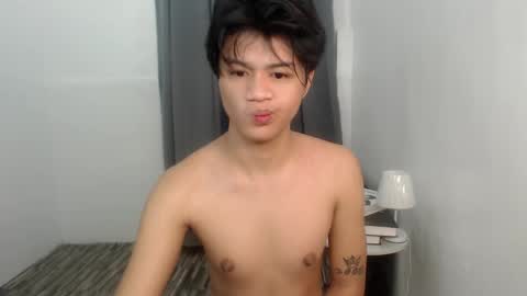 Snapshot of twink_blaze chatting on October 9, 10:52 pm BLAZE online show from October 9, 10:52 pm