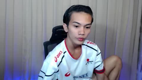 Snapshot of twink_clint chatting on February 27, 9:54 am twink_clint online show from February 27, 9:54 am