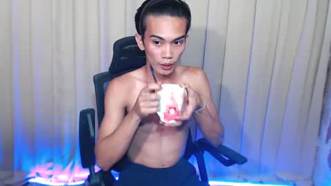 Snapshot of twink_clint chatting on March 3, 7:06 pm twink_clint online show from March 3, 7:06 pm