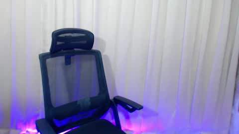 Snapshot of twink_clint chatting on March 4, 5:13 pm twink_clint online show from March 4, 5:13 pm