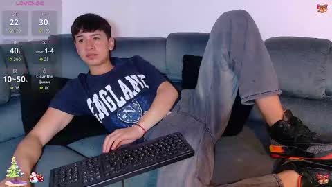 Mr Daren online show from December 4, 7:11 pm