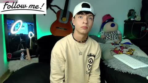 Snapshot of twink_sebas_ chatting on December 6, 12:02 am  Bad boy sebastian  online show from December 6, 12:02 am