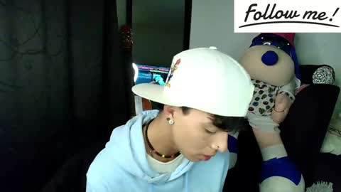 Snapshot of twink_sebas_ chatting on December 11, 5:00 am  Bad boy sebastian  online show from December 11, 5:00 am