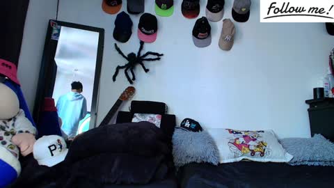 Snapshot of twink_sebas_ chatting on December 11, 4:20 pm  Bad boy sebastian  online show from December 11, 4:20 pm