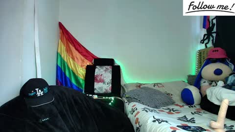 Snapshot of twink_sebas_ chatting on December 14, 2:31 pm  Bad boy sebastian  online show from December 14, 2:31 pm