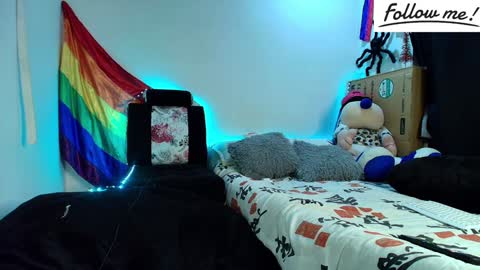 Snapshot of twink_sebas_ chatting on December 15, 4:51 am  Bad boy sebastian  online show from December 15, 4:51 am