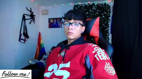 Snapshot of twink_sebas_ chatting on January 19, 7:15 pm  Bad boy sebastian  online show from January 19, 7:15 pm