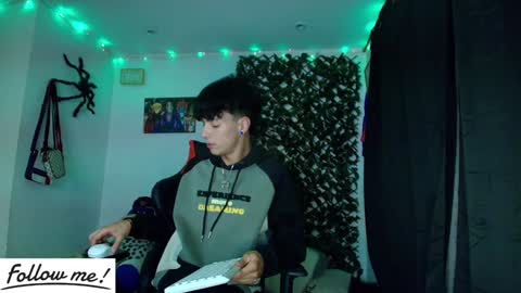 Snapshot of twink_sebas_ chatting on January 21, 6:54 am  Bad boy sebastian  online show from January 21, 6:54 am