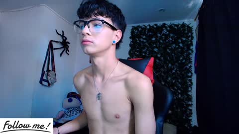 Snapshot of twink_sebas_ chatting on January 21, 4:05 pm  Bad boy sebastian  online show from January 21, 4:05 pm