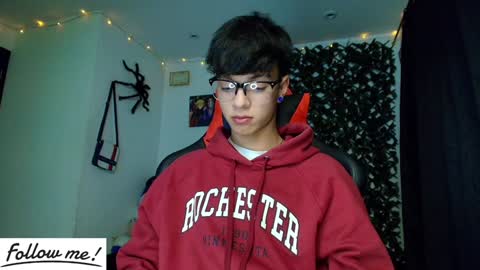 Snapshot of twink_sebas_ chatting on January 22, 9:13 am  Bad boy sebastian  online show from January 22, 9:13 am