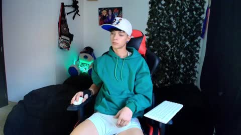 Snapshot of twink_sebas_ chatting on February 8, 9:36 pm  Bad boy sebastian  online show from February 8, 9:36 pm