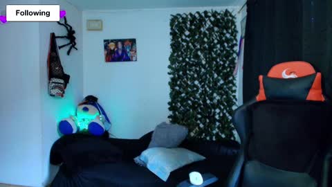 Snapshot of twink_sebas_ chatting on February 11, 7:27 pm  Bad boy sebastian  online show from February 11, 7:27 pm