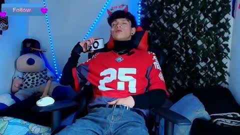 Snapshot of twink_sebas_ chatting on February 25, 7:25 pm  Bad boy sebastian  online show from February 25, 7:25 pm