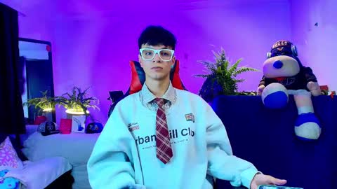 Snapshot of twink_sebas_ chatting on October 12, 7:18 am  Bad boy sebastian  online show from October 12, 7:18 am