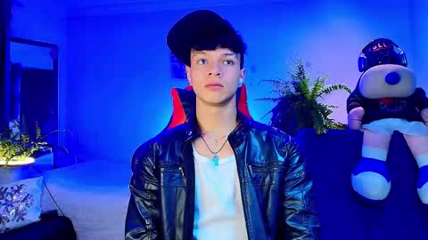 Snapshot of twink_sebas_ chatting on October 16, 1:39 am  Bad boy sebastian  online show from October 16, 1:39 am