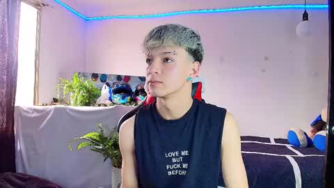 Snapshot of twink_sebas_ chatting on December 20, 2:35 pm Bad boy sebastian online show from December 20, 2:35 pm
