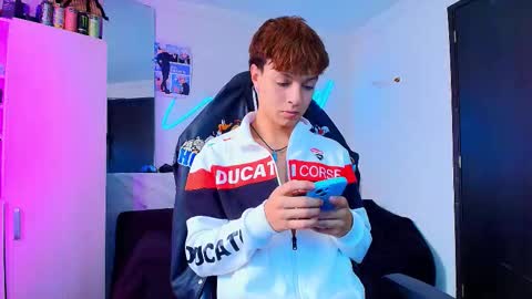 Snapshot of twink_sebas_ chatting on February 7, 6:33 pm Bad boy sebastian online show from February 7, 6:33 pm